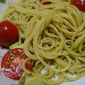 アボガドと冷凍トマトのスパゲッティ